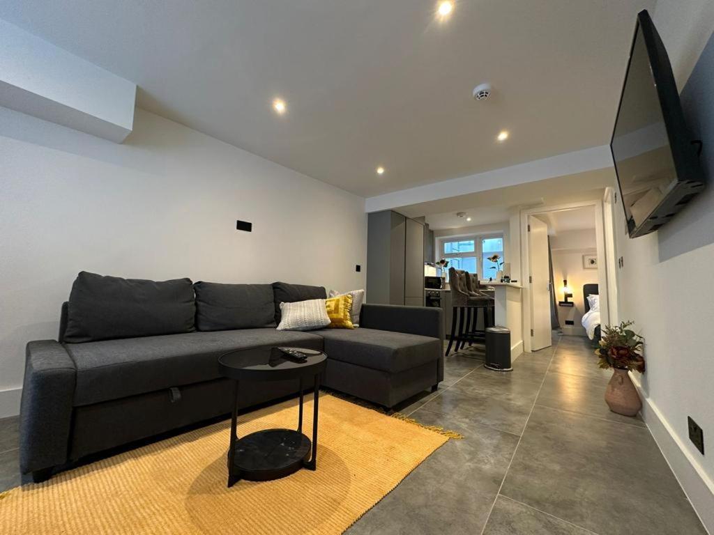 Two Bedroom House In Kilburn Londyn Zewnętrze zdjęcie