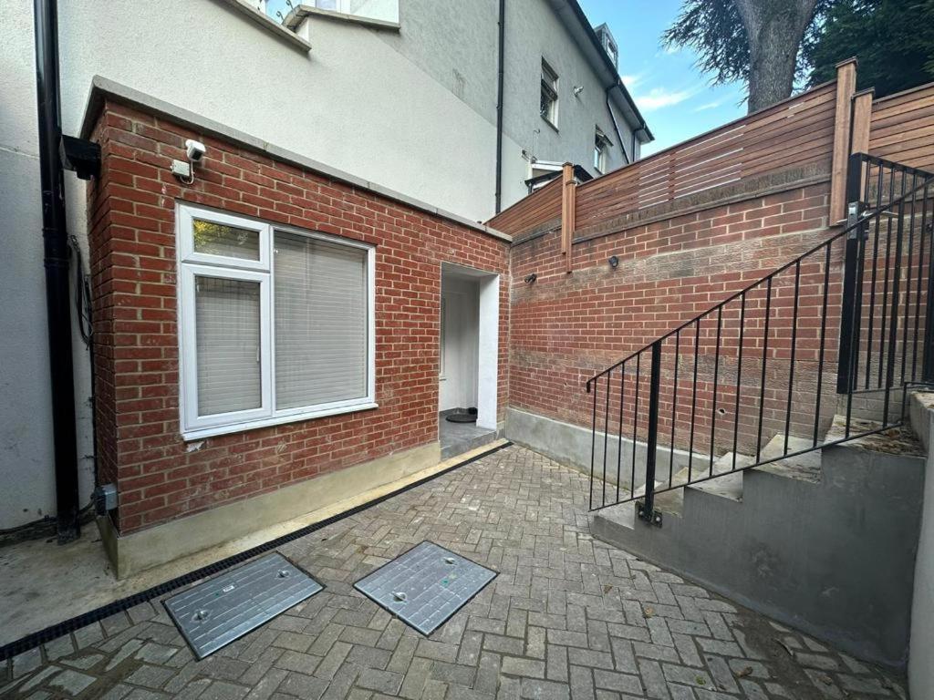 Two Bedroom House In Kilburn Londyn Zewnętrze zdjęcie